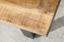 Detail eettafel bank mango hout 170 cm